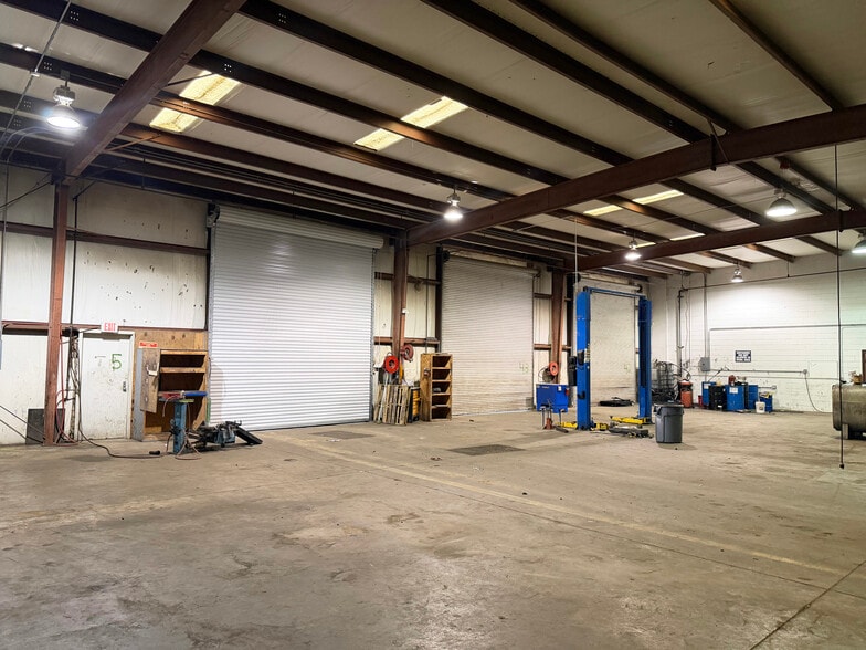 More Photos Of 9252 Canal Rd, Gulfport Industrial For Lease
