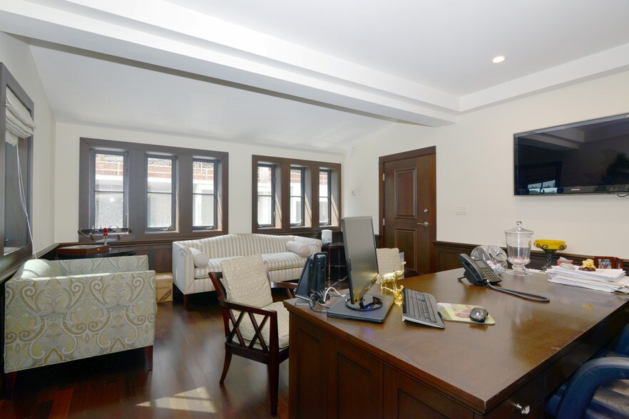 More Photos Of 133 Sevilla Ave, Coral Gables Medical For Lease