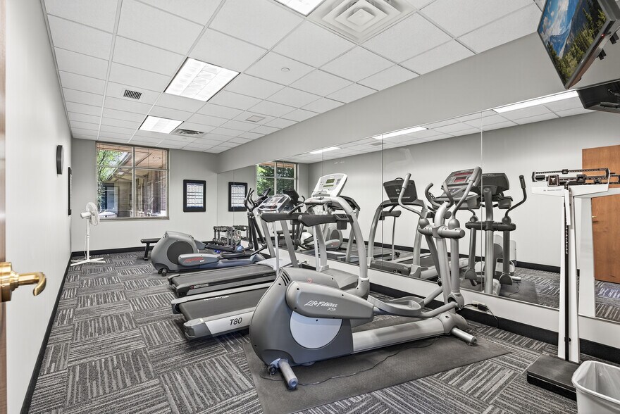 More Photos Of 5505 Cottonwood Ln, Prior Lake Office For Sale