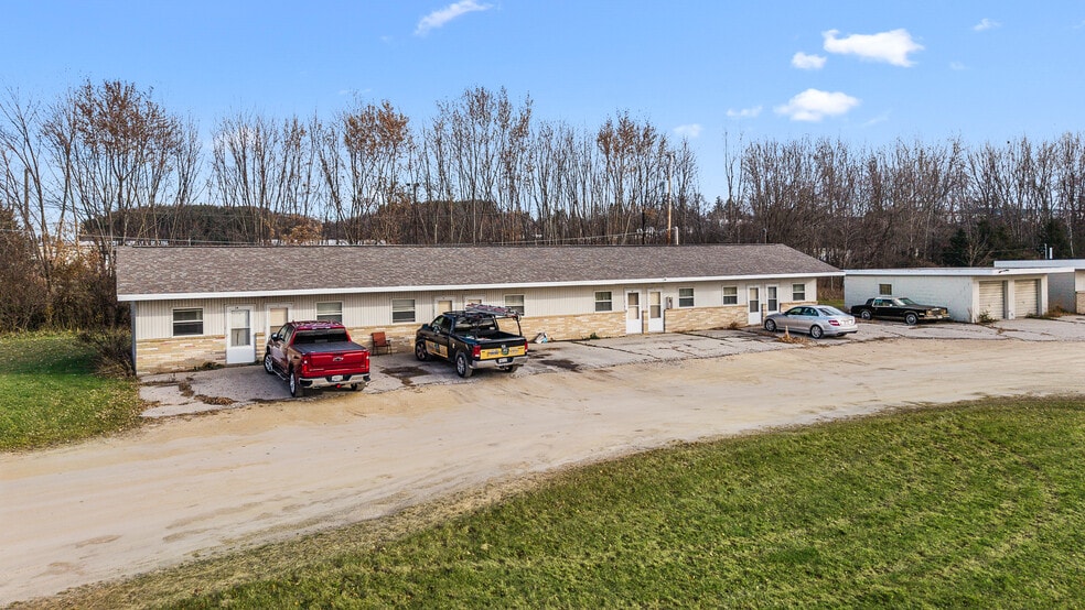 More Photos Of 4991 Arthur Rd, Slinger Hotel For Sale