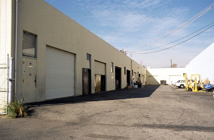 More Photos Of 20742-20746 Plummer St, Chatsworth Unknown For Lease