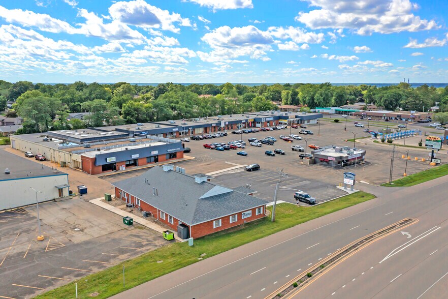 More Photos Of 2910-2996 Court St, Pekin General Retail For Sale