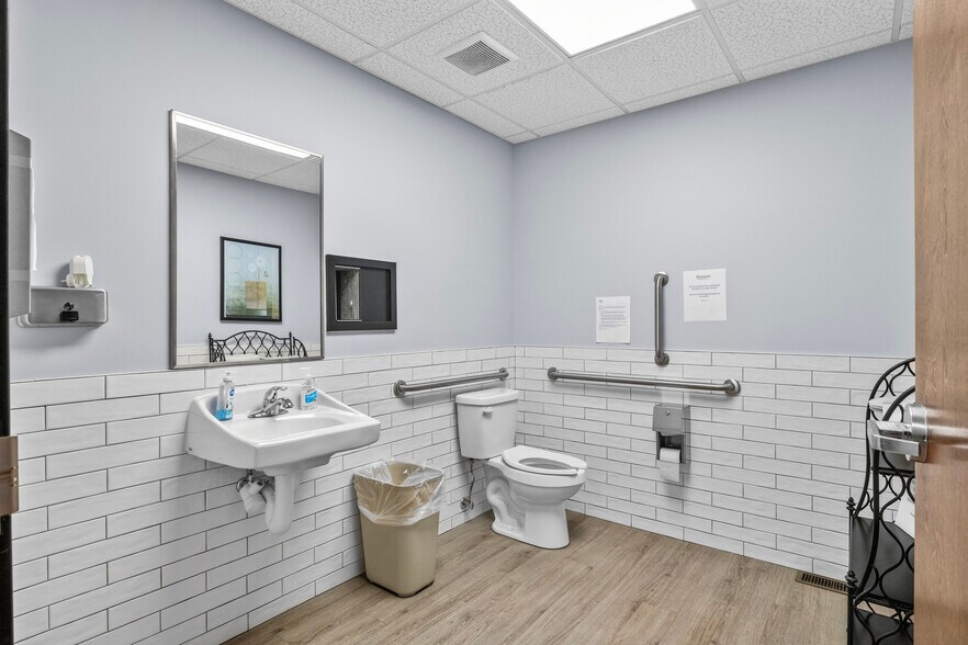 More Photos Of 160 Prosperous Pl, Lexington Medical For Sale