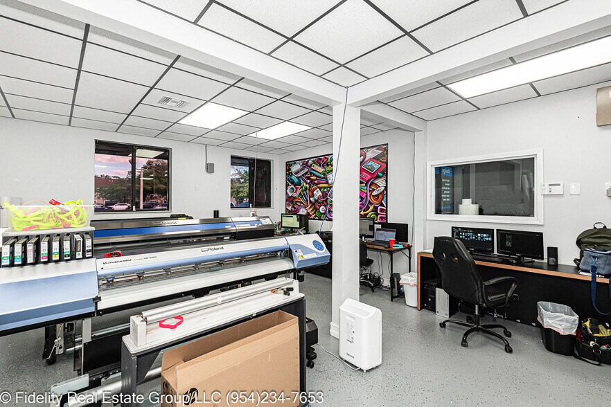 More Photos Of 3650 Coral Ridge Dr, Coral Springs Light Manufacturing For Sale