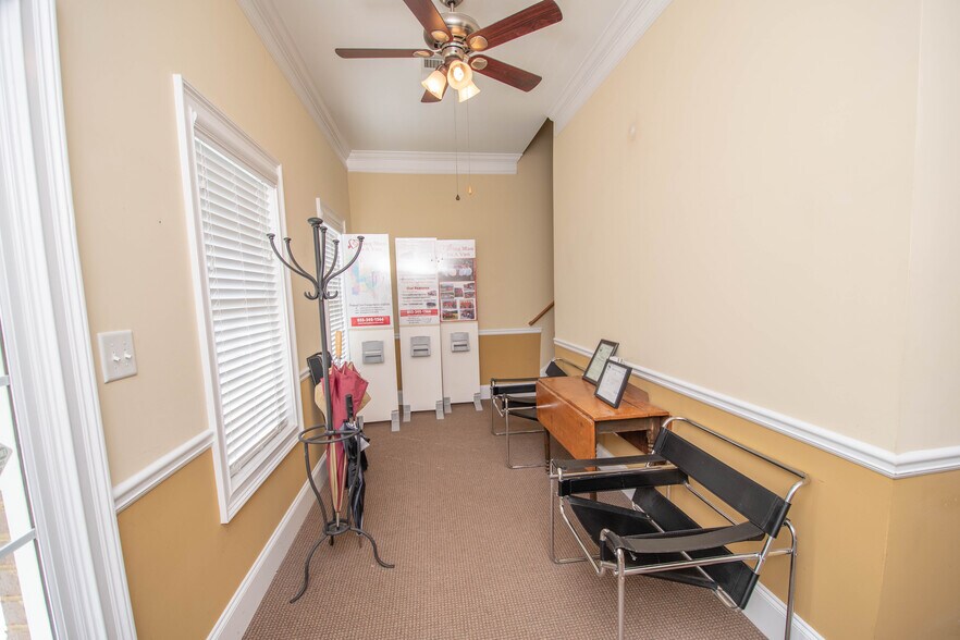 More Photos Of 1011 Woodridge Ln, Watkinsville Office For Lease