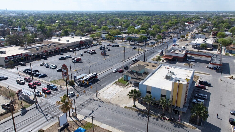 More Photos Of 2902 W Commerce St, San Antonio Freestanding For Sale