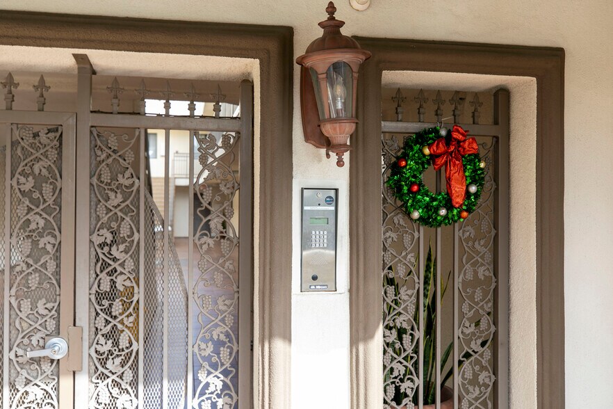 More Photos Of 17115 Chatsworth St, Granada Hills Apartments For Sale