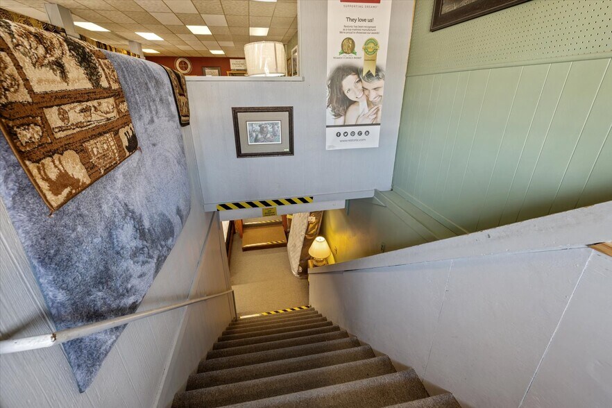 More Photos Of 816 NW 4th St, Grand Rapids General Retail For Sale