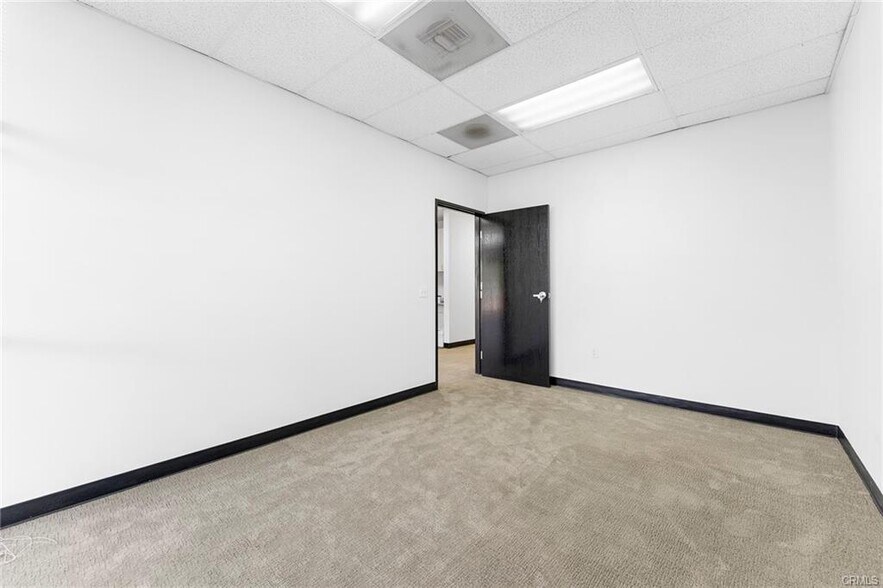 More Photos Of 15350 Fairfield Ranch Rd, Chino Hills Warehouse For Lease