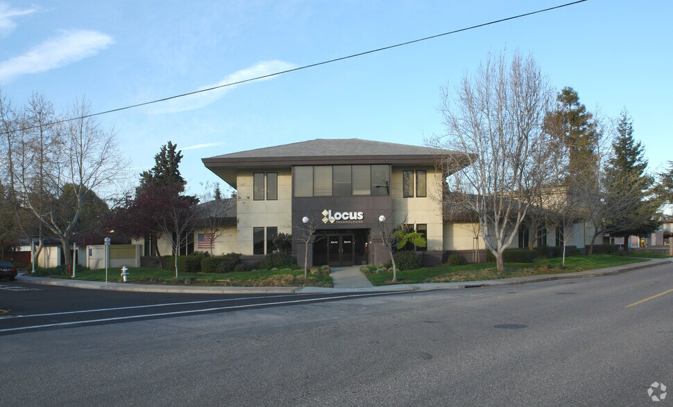 Primary Photo Of 299 Fairchild Dr, Mountain View Light Distribution For Lease