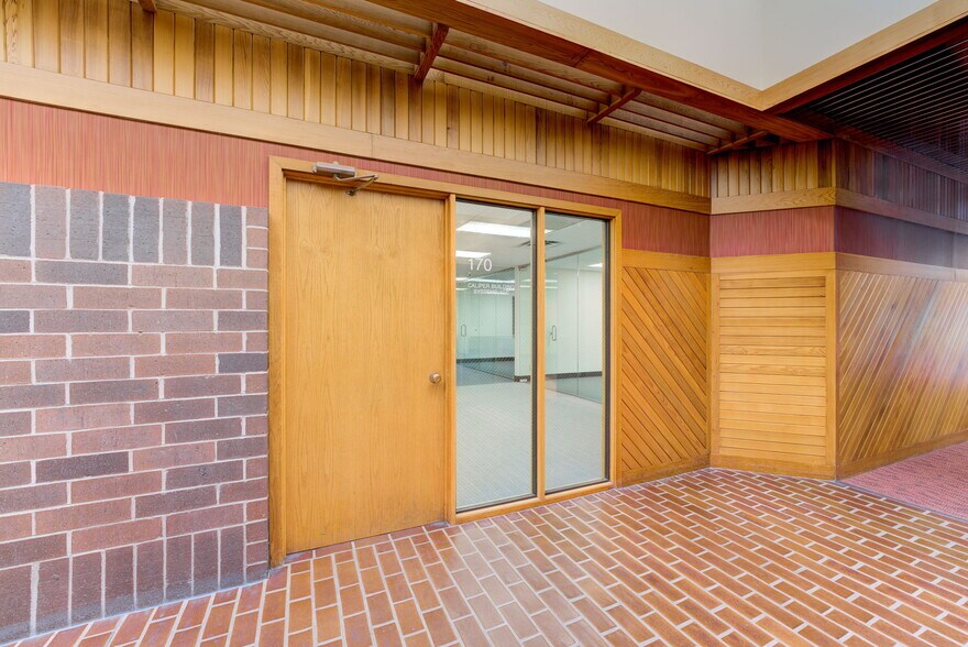 More Photos Of 5500 Lincoln Dr, Edina Light Distribution For Lease