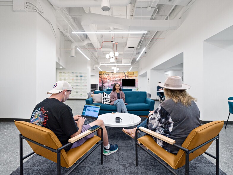 More Photos Of 211 W Wacker Dr, Chicago Office For Lease