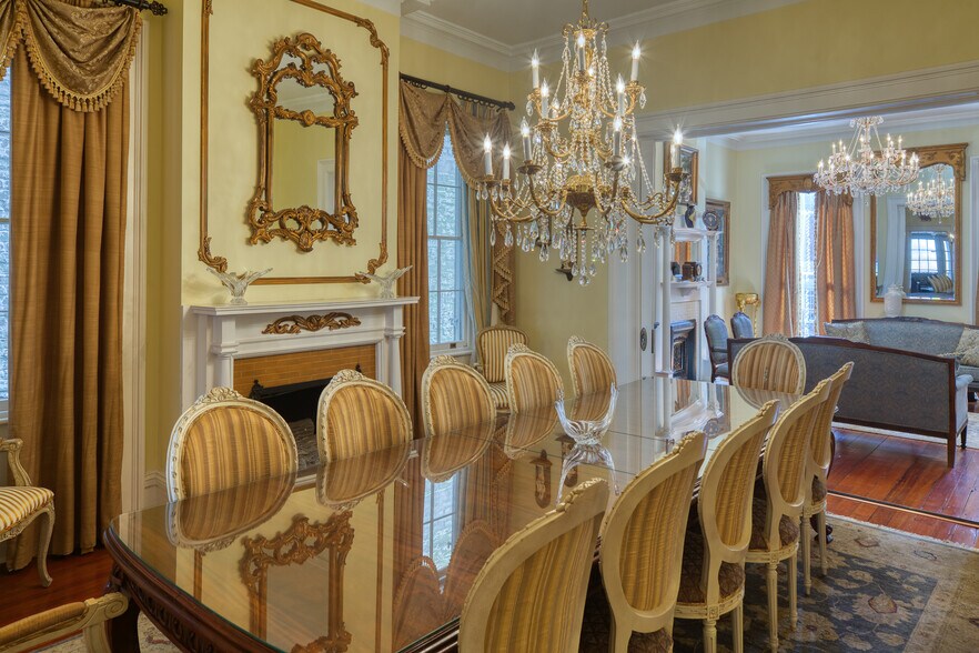 More Photos Of 14 E Taylor St, Savannah Specialty For Sale