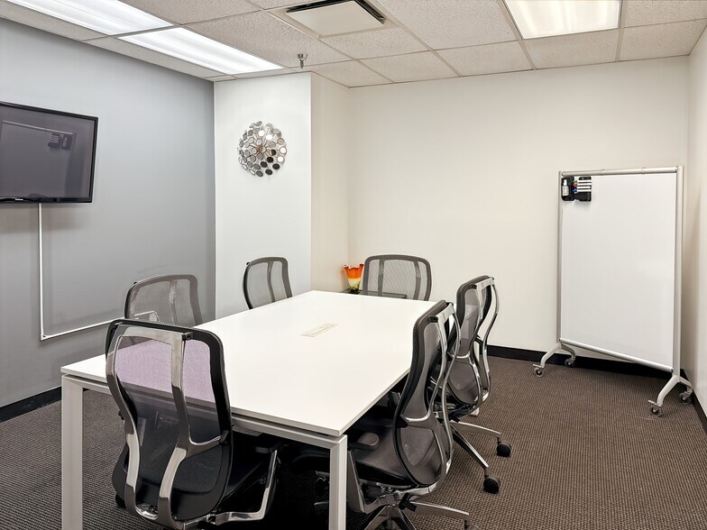 More Photos Of 26 W Dry Creek Cir, Littleton Coworking Space