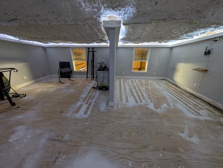 More Photos Of 6610 N State Highway 6, Waco Flex For Lease