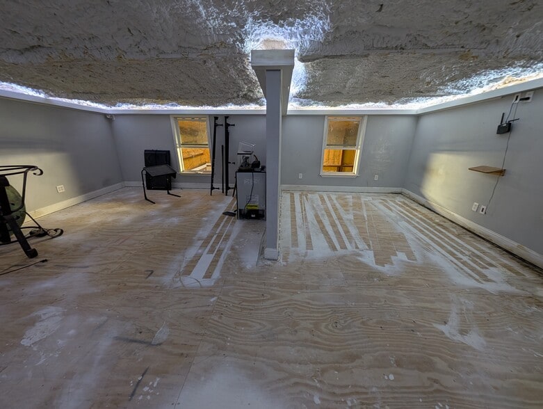 More Photos Of 6610 N State Highway 6, Waco Flex For Lease