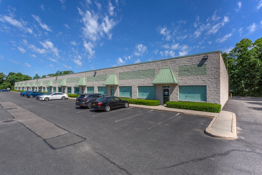More Photos Of 1361 Lincoln Ave, Holbrook Warehouse For Lease