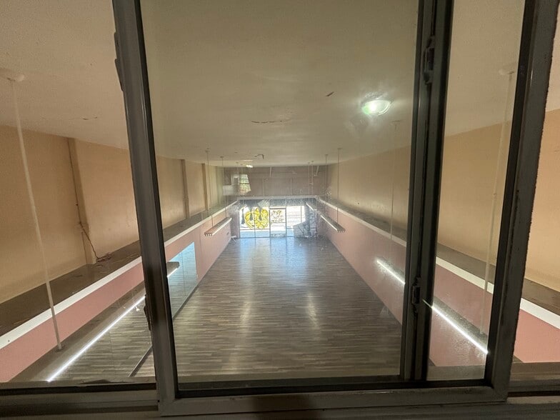 More Photos Of 5536-5542 Santa Monica Blvd, Los Angeles Storefront For Lease