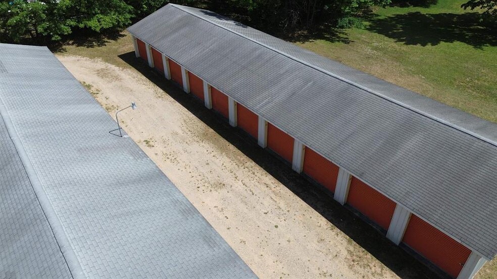 More Photos Of 307 S Bringold Ave, Lake Self Storage For Sale