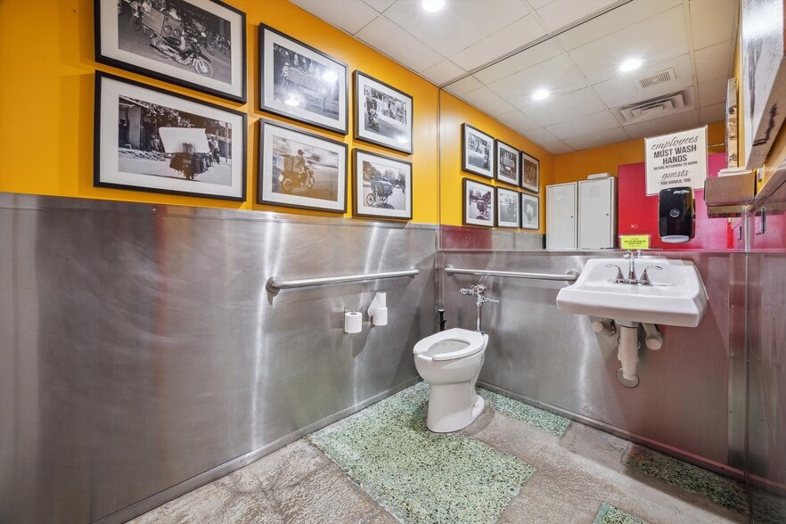 More Photos Of 602 E 20th St, Houston Restaurant For Lease