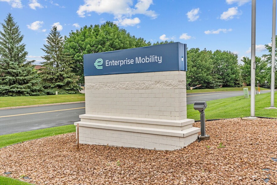 More Photos Of 2775 Blue Water Rd, Eagan Office For Sale