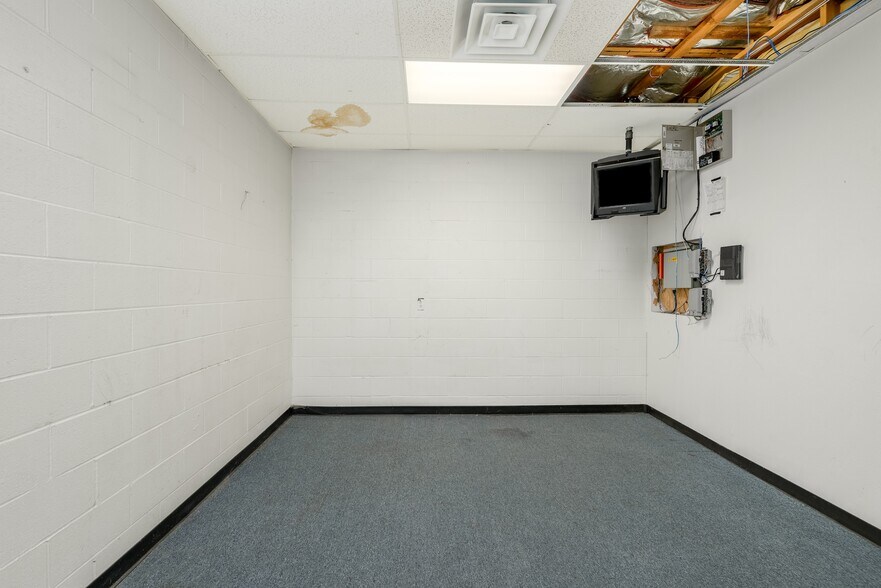 More Photos Of 445 W Washington St, Sequim General Retail For Lease