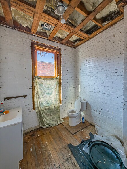 More Photos Of 134 N Patterson St, Valdosta Storefront Retail Office For Sale