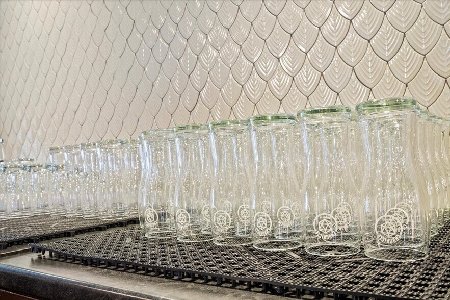 More Photos Of 21 Celina St, Oshawa Restaurant For Sale