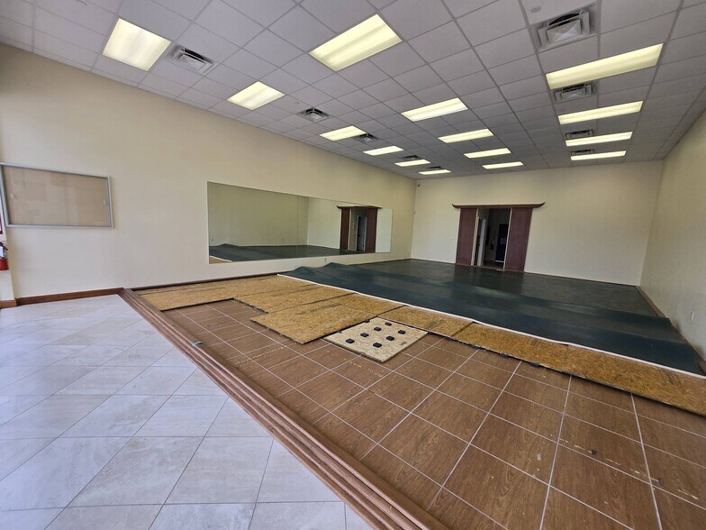 More Photos Of 1652-1704 N Goldenrod Rd, Orlando General Retail For Sale
