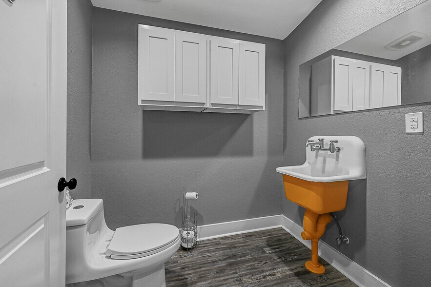 More Photos Of 602 Spencer Hwy, South Houston Medical For Sale