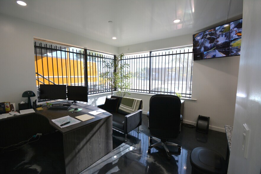 More Photos Of 8400 Sovereign Row, Dallas Distribution For Sale