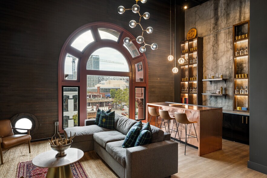 More Photos Of 121 W Main St, Louisville Storefront Retail Office For Sale