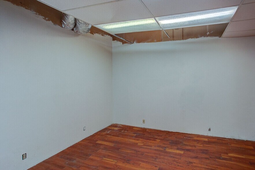 More Photos Of 14 1/2 Main St., Pinckneyville Storefront Retail Office For Sale
