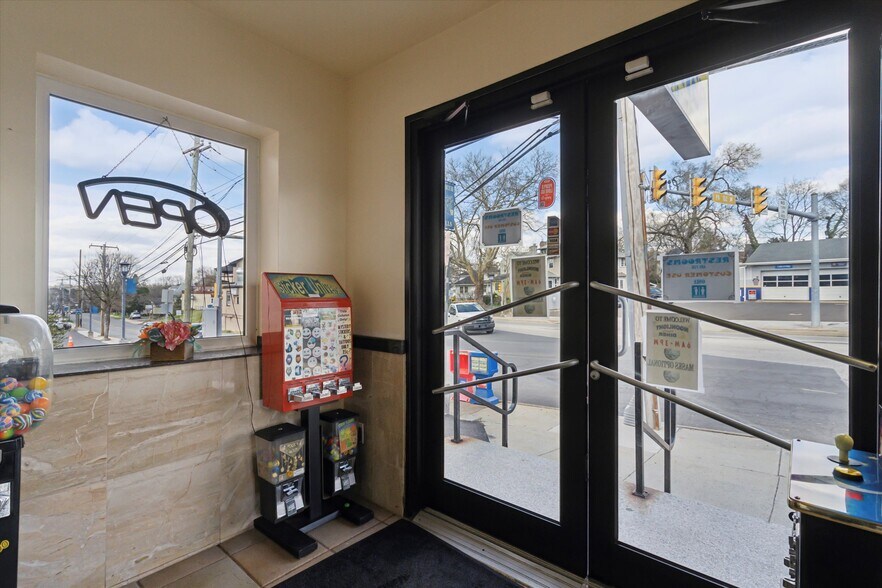 More Photos Of 2708 Limekiln Pike, Glenside Restaurant For Sale