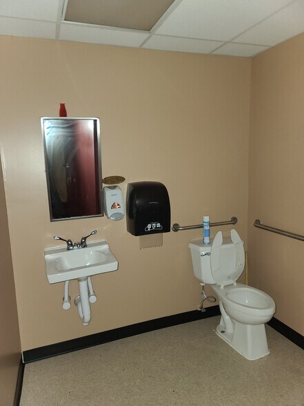 More Photos Of 20 Tower Pl, Roslyn Movie Theatre For Lease