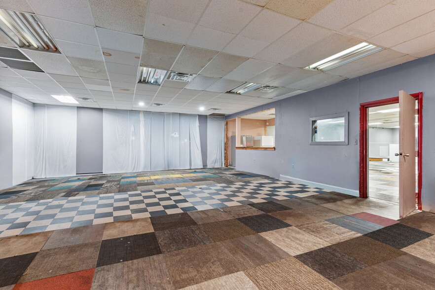 More Photos Of 318 S Broad St, Trenton Storefront For Sale