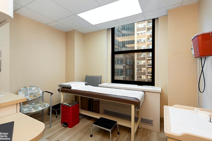 More Photos Of 121 E 60th St, New York Medical For Sale