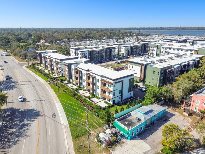 More Photos Of 3007 6th St S, Saint Petersburg Bar For Sale