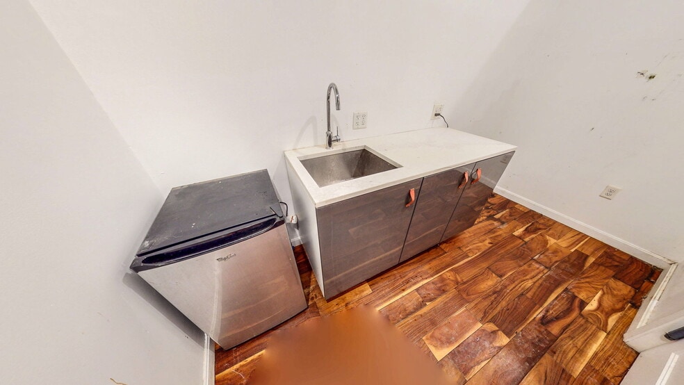 More Photos Of 201 B Highland ave, Somerville General Retail For Lease