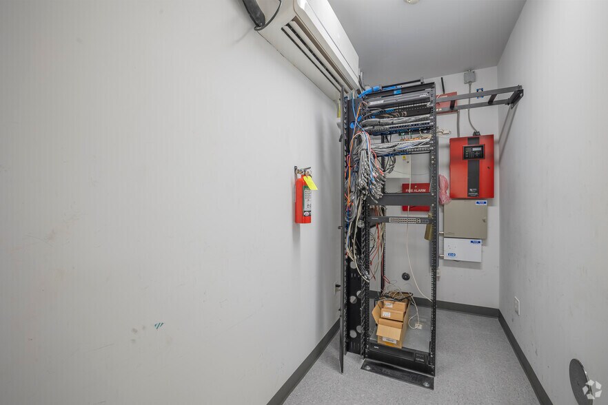 More Photos Of 2380 Williams St, San Leandro Warehouse For Lease