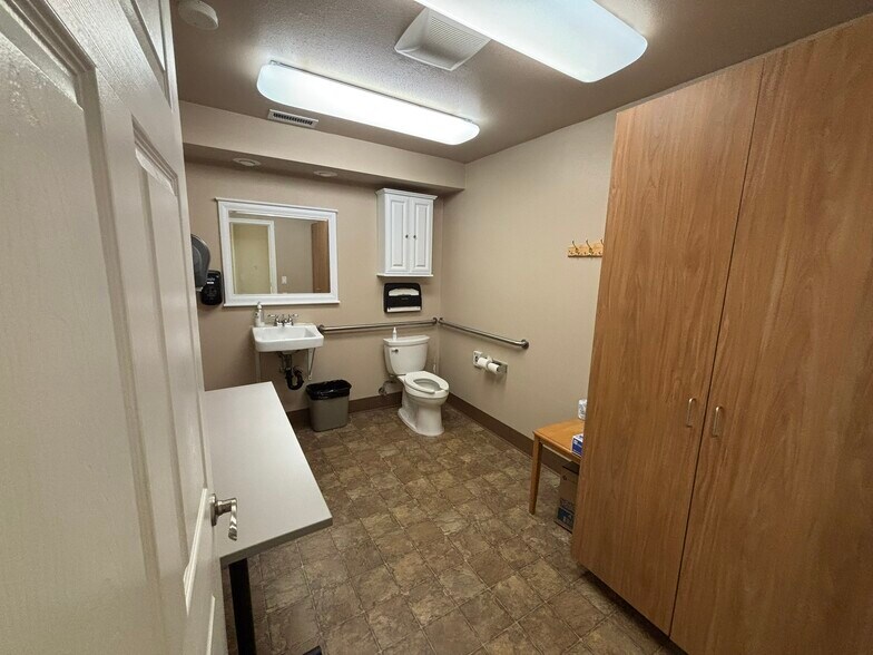 More Photos Of 2230 Kingwood St, Florence Warehouse For Sale