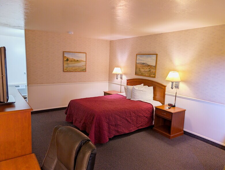 More Photos Of 145 N Main St, Manti Hotel For Sale