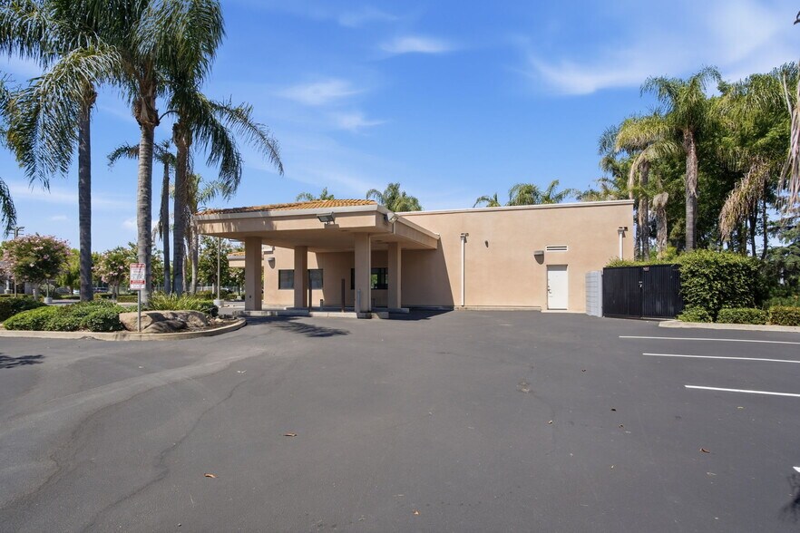 More Photos Of 3700 Geer Rd, Turlock Bank For Lease