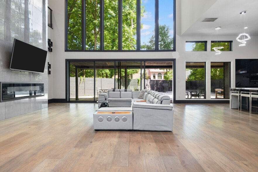 More Photos Of 2401 Greenglade Rd NE, Atlanta Specialty For Sale