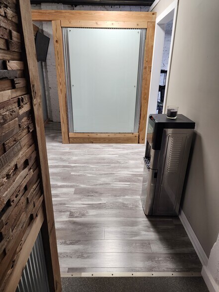 More Photos Of 9-23 N Union St, Elgin Office For Lease