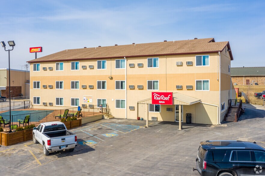 Primary Photo Of 501 Northland Dr, Cameron Hotel For Sale