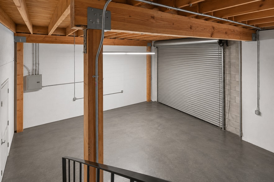 More Photos Of 618 Thompson Ave, Glendale Warehouse For Sale