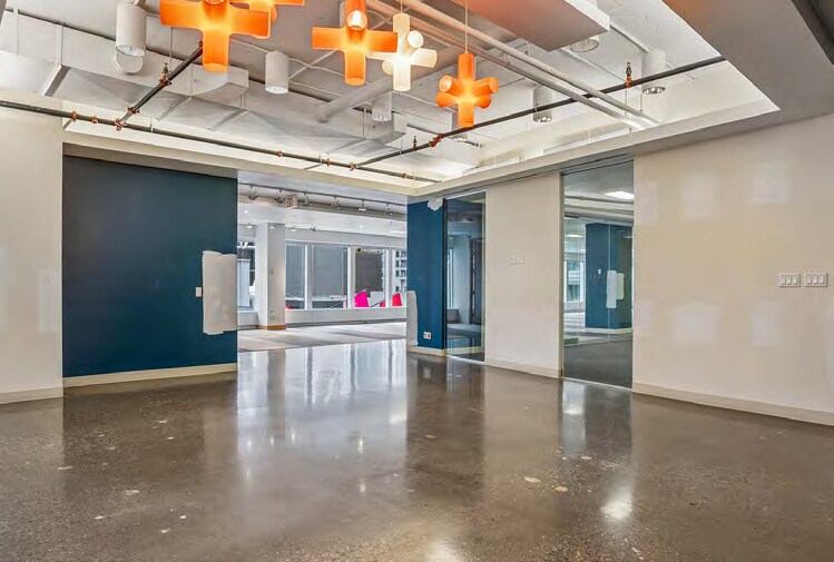 More Photos Of 60 Bloor St W, Toronto Office For Lease