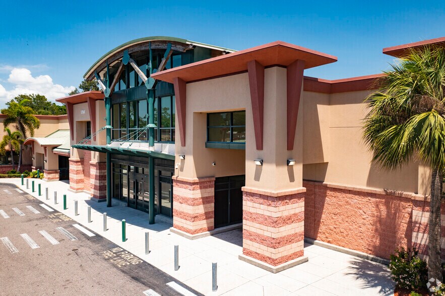 Primary Photo Of 1794 22nd St S, Saint Petersburg Supermarket For Lease