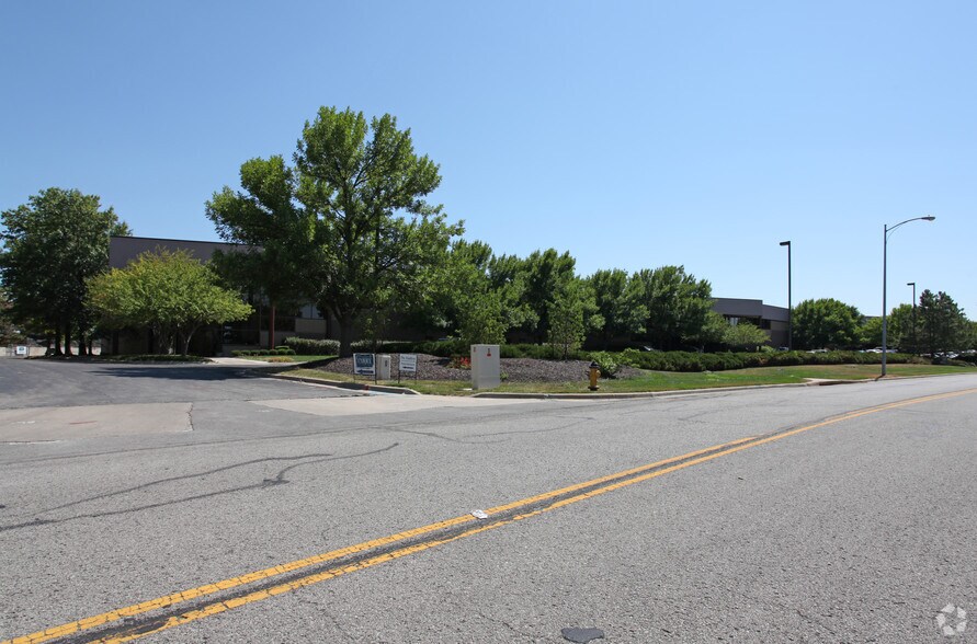 More Photos Of 9801-9829 Commerce Pky, Lenexa Manufacturing For Sale